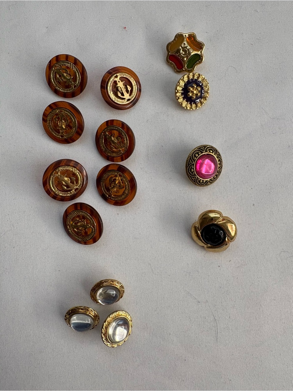 Vintage buttons bundle - Picture 4 of 5